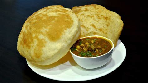 famous chole bhature in delhi